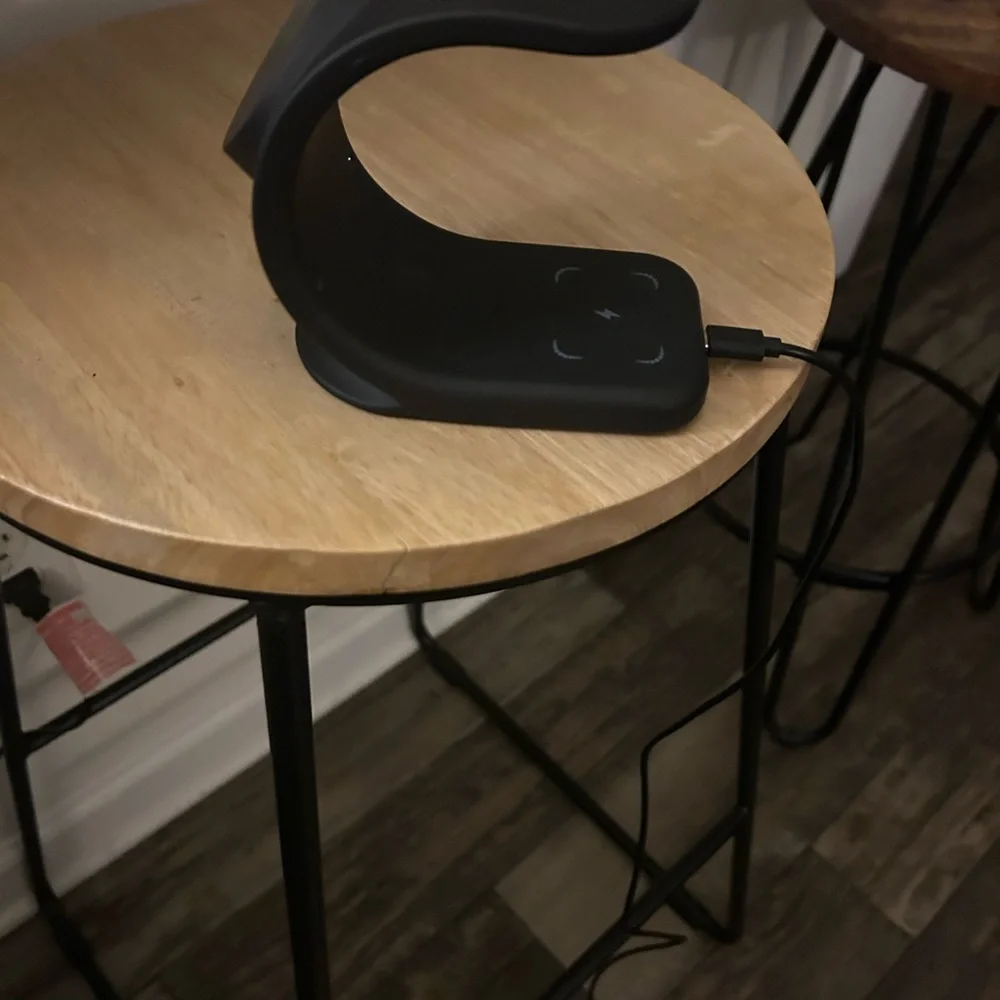 Black Wireless Charging Stand w/ charger cord
